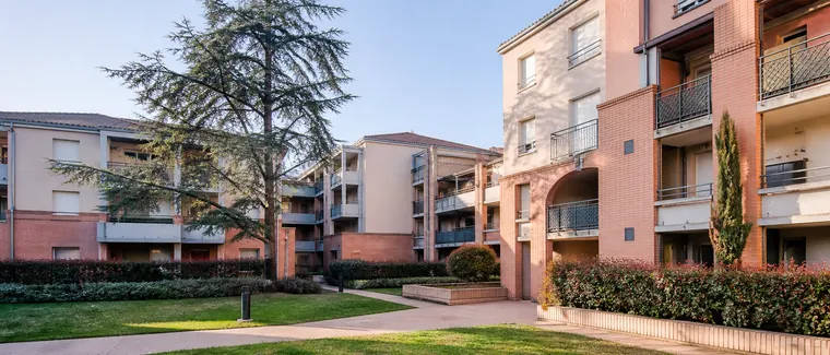 Copropriété résidentielle avec bâtiments et espaces communs